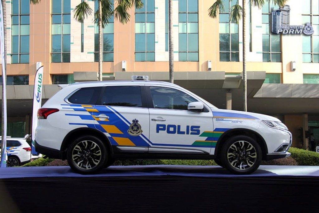 Difference of public and private sector Mitsubishi Outlander 2.4 PDRM 01 1024x683 1024x683 - Difference of public and private sector